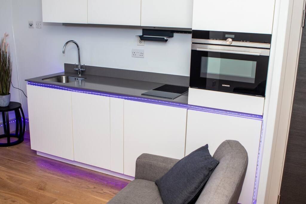 Stunning 1-Bedroom Flat In London! ภายนอก รูปภาพ